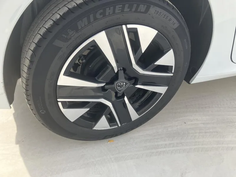 Peugeot 208 Allure 1.2 PureTech - foto 12