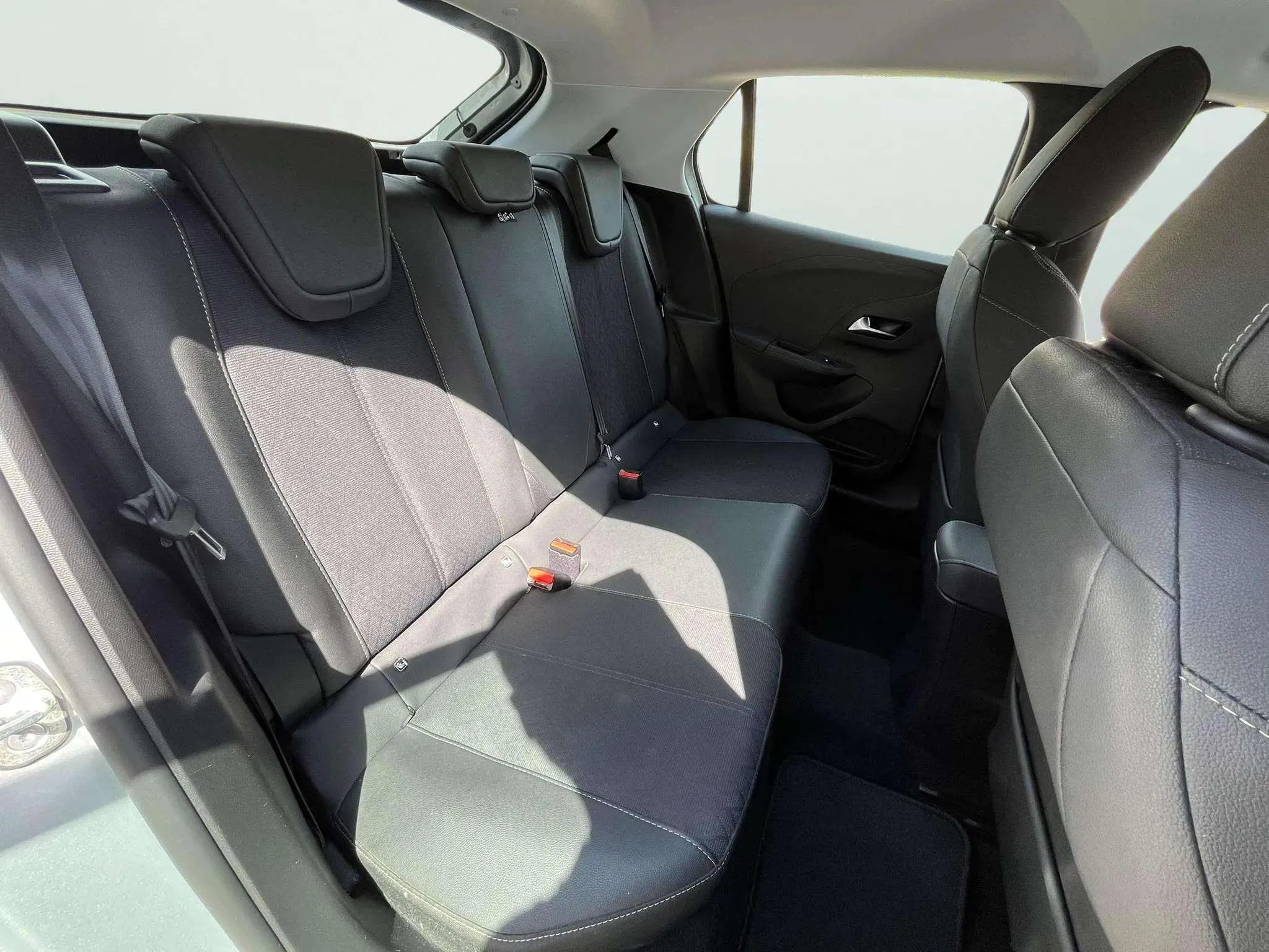 Opel Corsa 1.2T XHL Elegance - foto 21