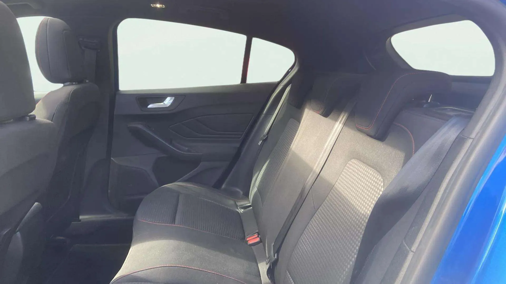 Ford Focus 1.0 EcoBoost MHEV ST-Line - foto 23