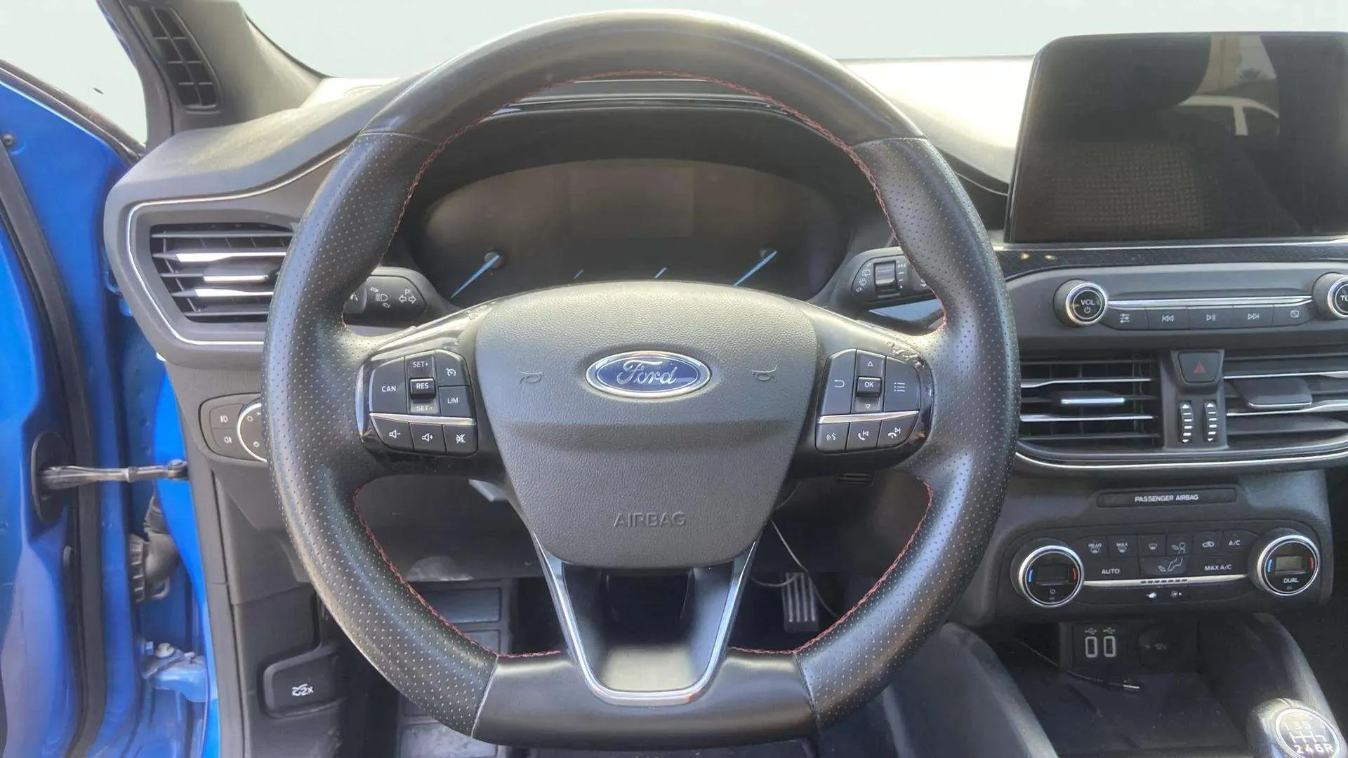 Ford Focus 1.0 EcoBoost MHEV ST-Line - foto 14