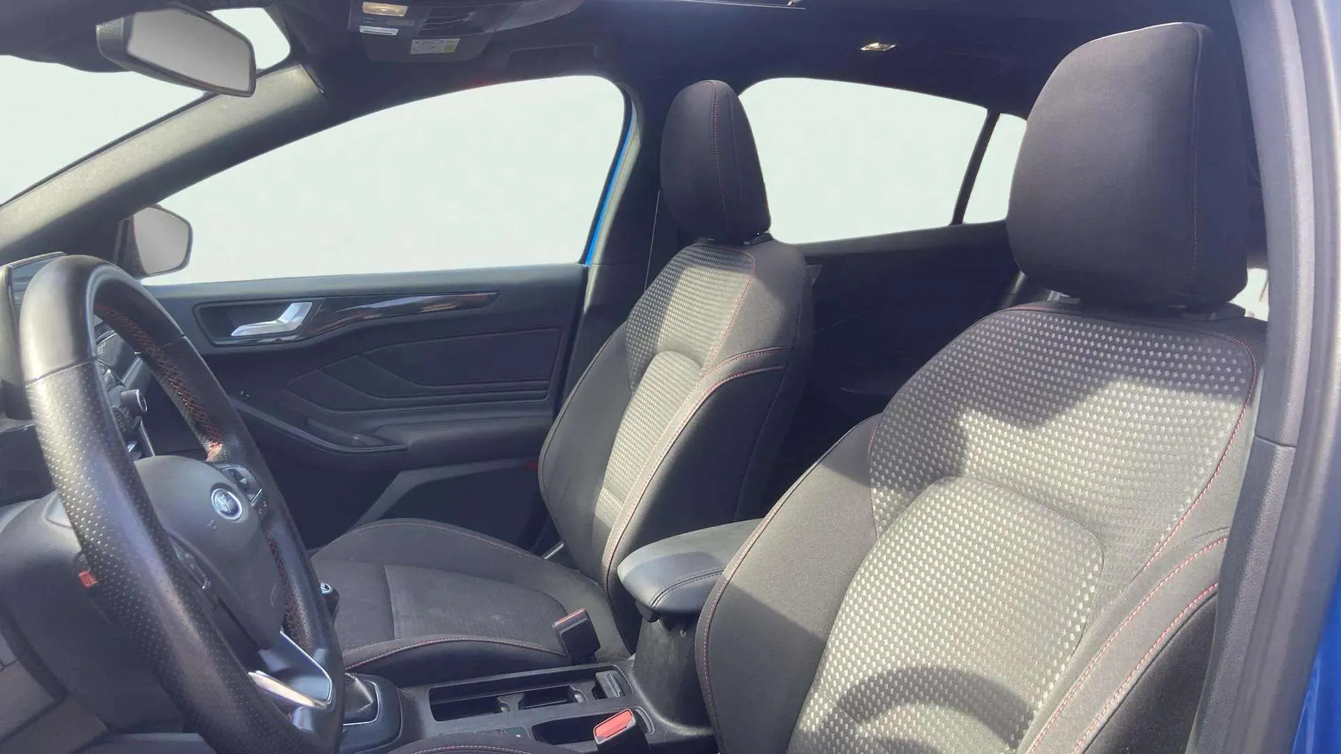 Ford Focus 1.0 EcoBoost MHEV ST-Line - foto 22