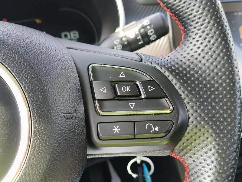 MG ZS 1.5 Luxury - foto 23