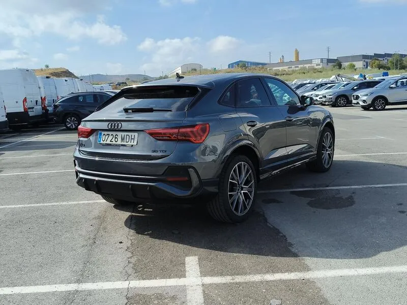 Audi Q3 Sportback Black line 35 TDI quattro S tronic - foto 6