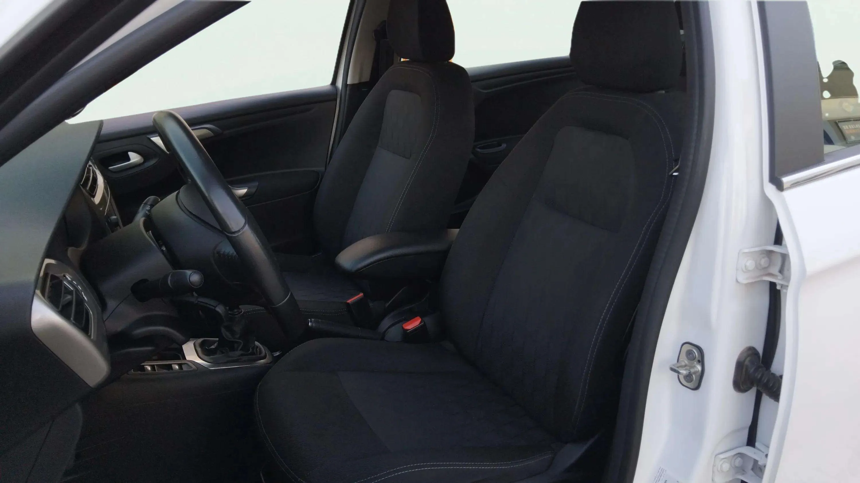 Citroën C-Elysée BlueHDi Shine - foto 16