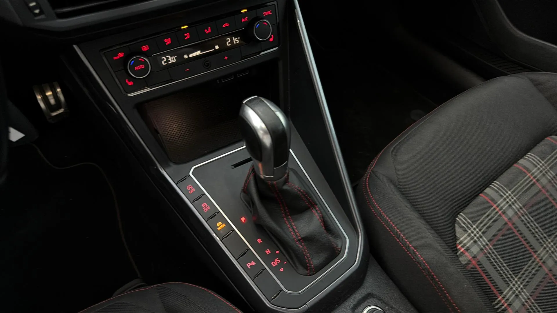 Volkswagen Polo GTI 2.0 TSI DSG - foto 22