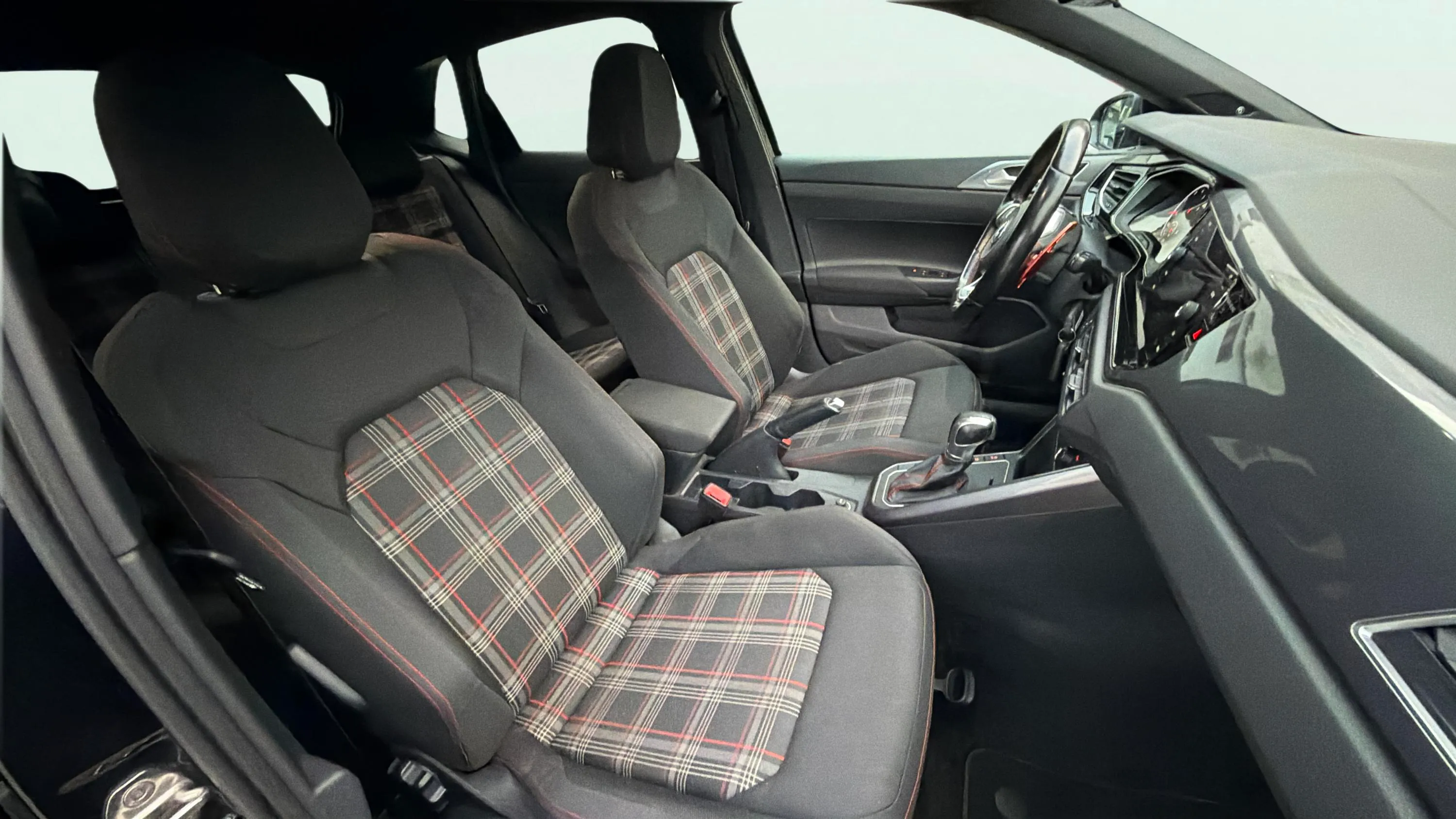 Volkswagen Polo GTI 2.0 TSI DSG - foto 18