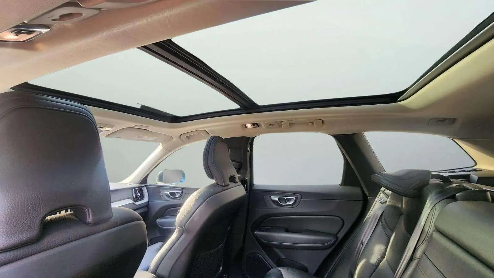 Volvo XC60 2.0 B5 D AWD Inscription - foto 27