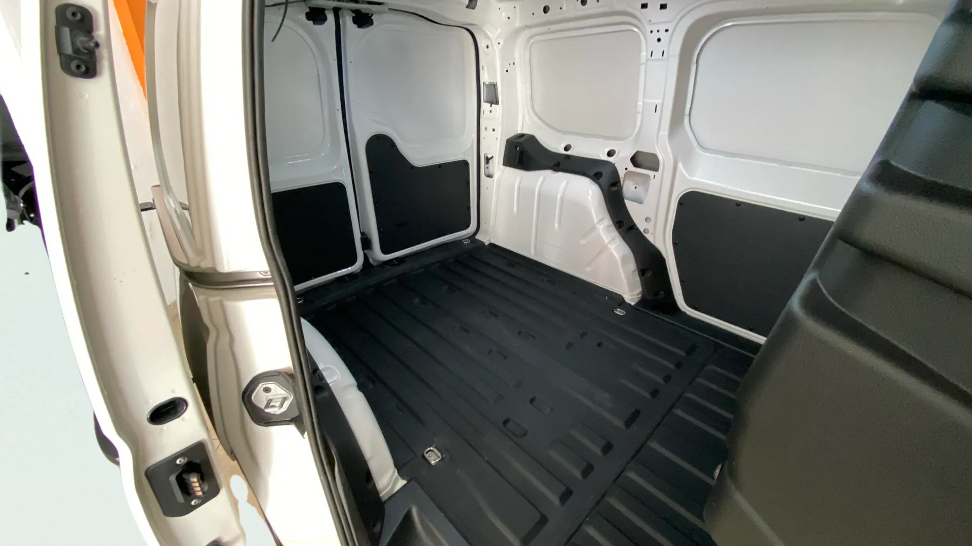 Volkswagen Caddy Origin 2.0 TDI - foto 11