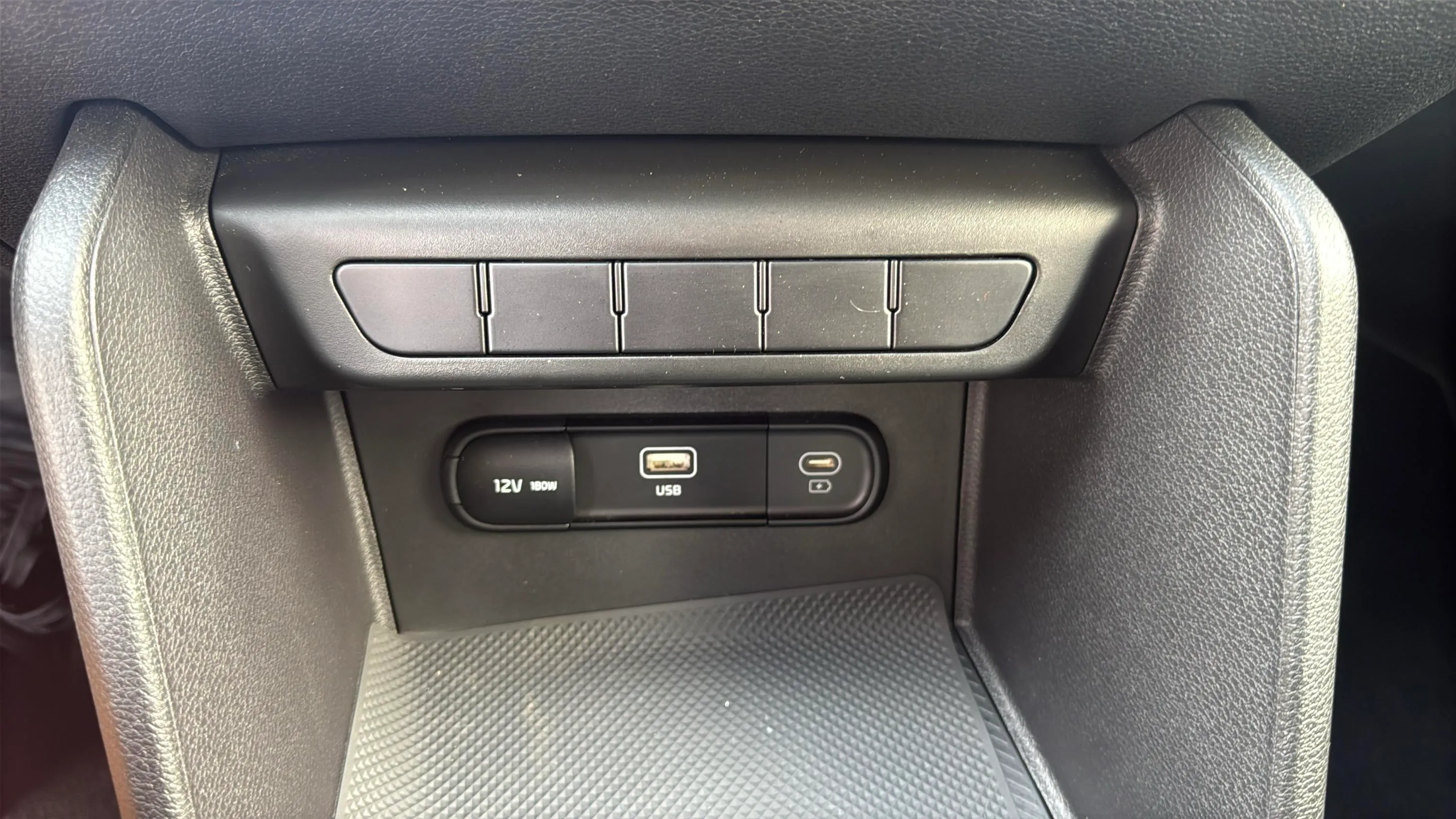 Kia Sportage 1.6 T-GDi Concept 4x2 - foto 22