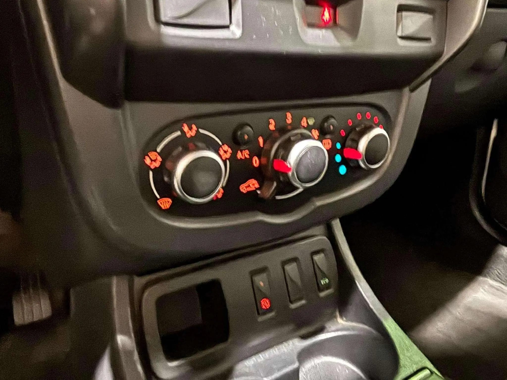 Dacia Duster Comfort 1.6 4x2 18 - foto 8