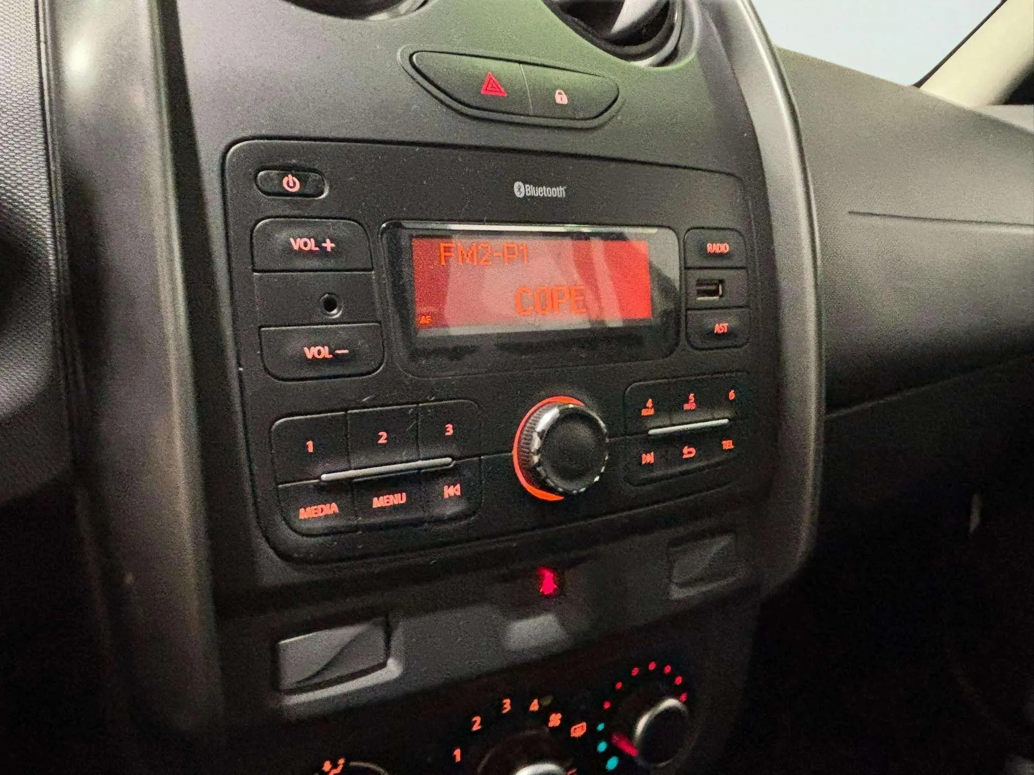 Dacia Duster Comfort 1.6 4x2 18 - foto 10