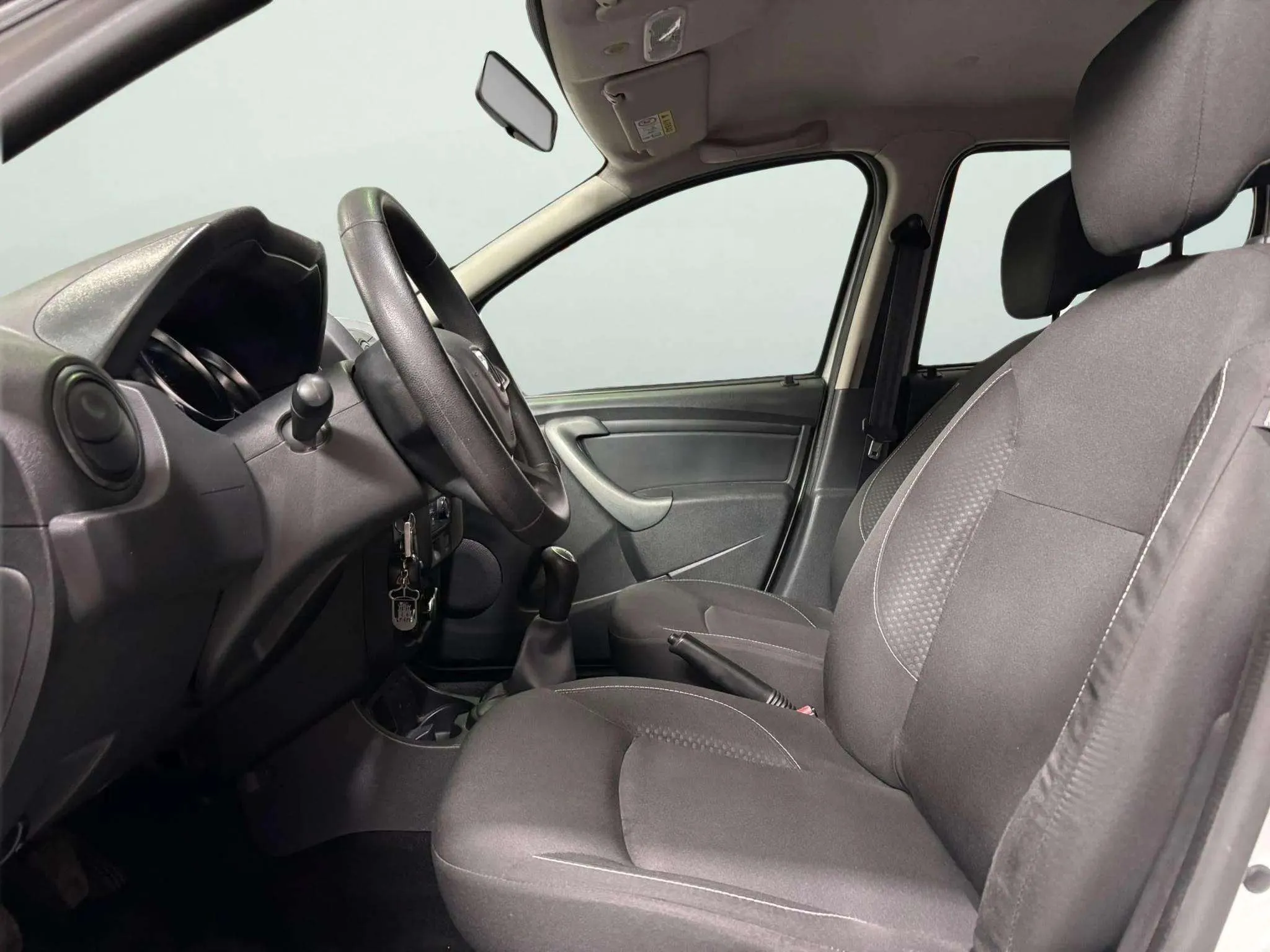 Dacia Duster Comfort 1.6 4x2 18 - foto 12