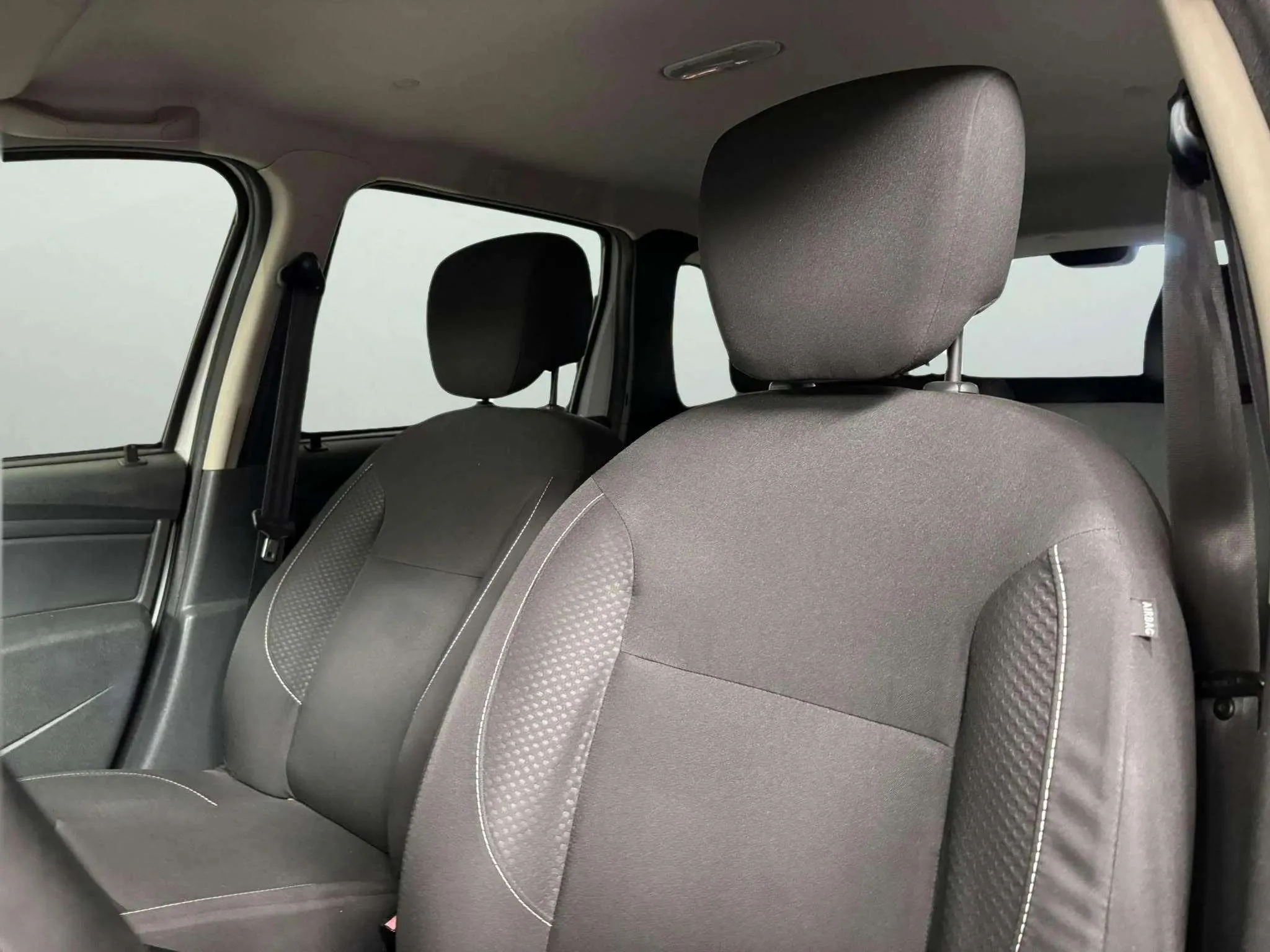 Dacia Duster Comfort 1.6 4x2 18 - foto 11
