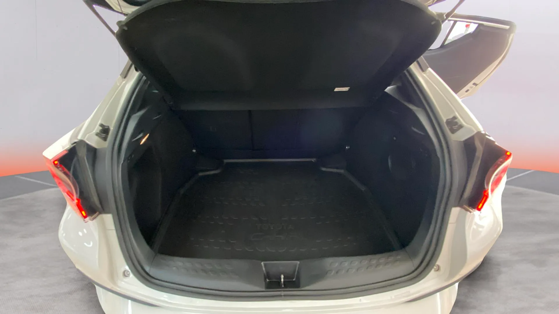 Toyota C-HR 1.8 125H Active - foto 12