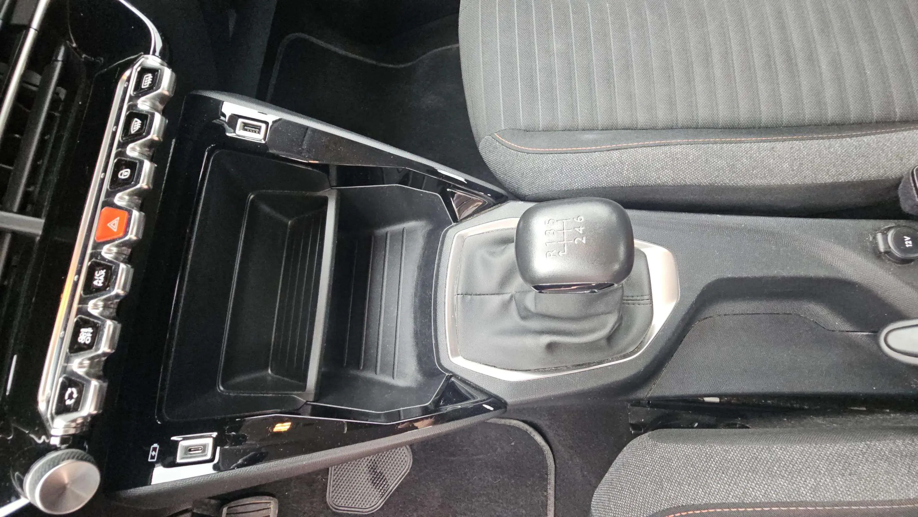 Peugeot 208 BlueHDi Active Pack - foto 26