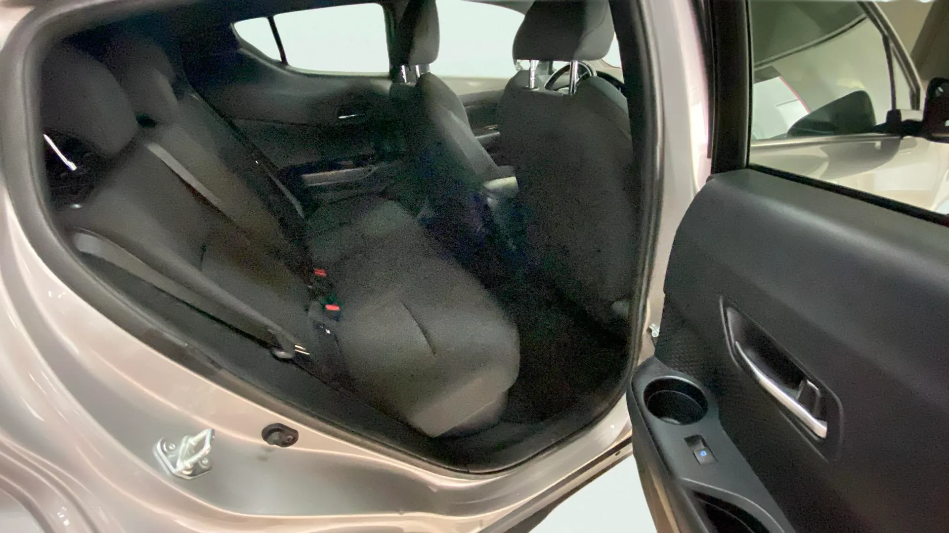 Toyota C-HR 1.8 125H Active - foto 8