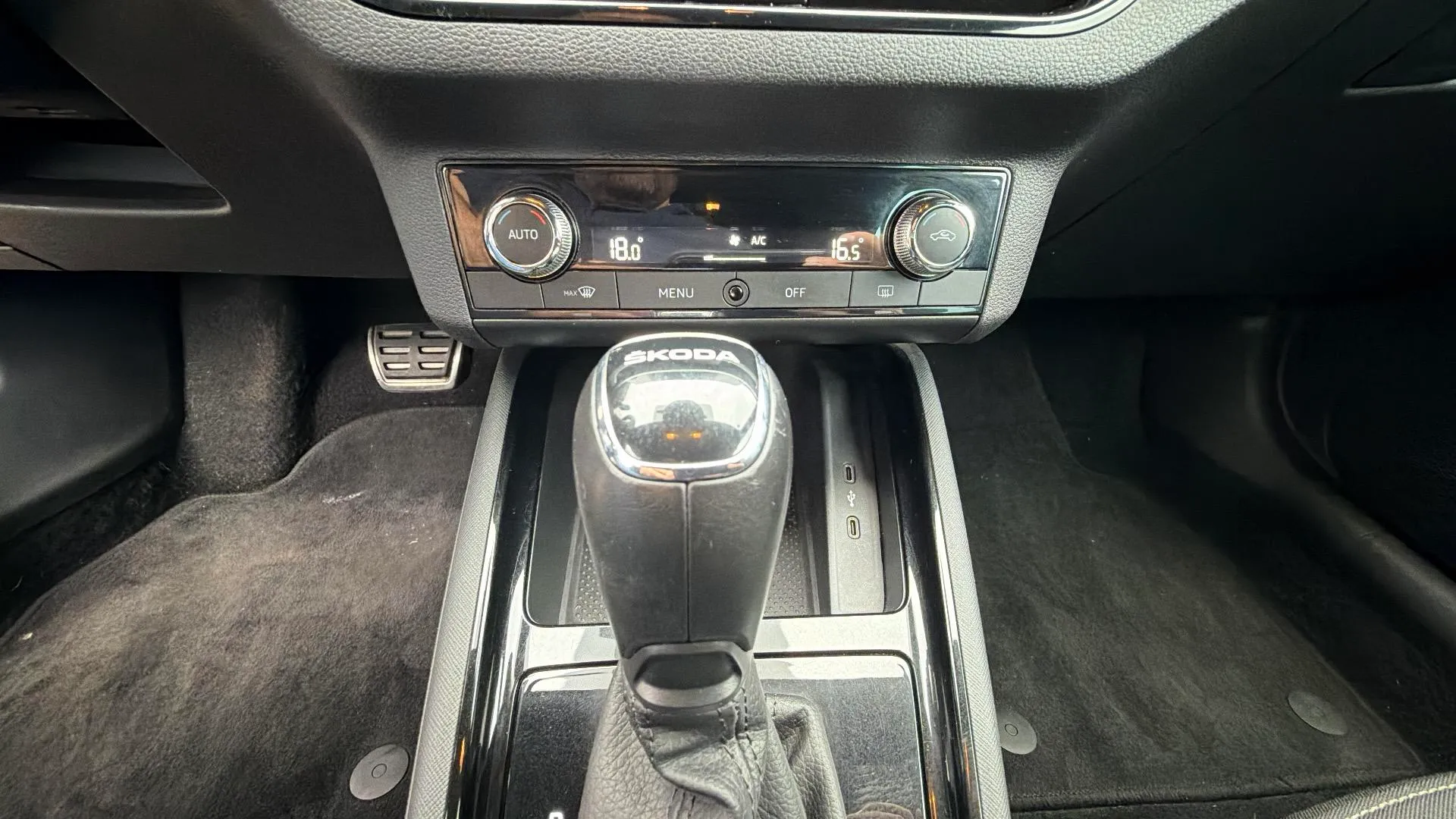 Škoda Scala 1.5 TSI DSG Ambition - foto 21