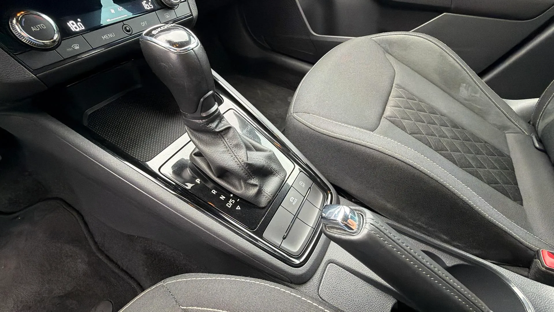 Škoda Scala 1.5 TSI DSG Ambition - foto 22