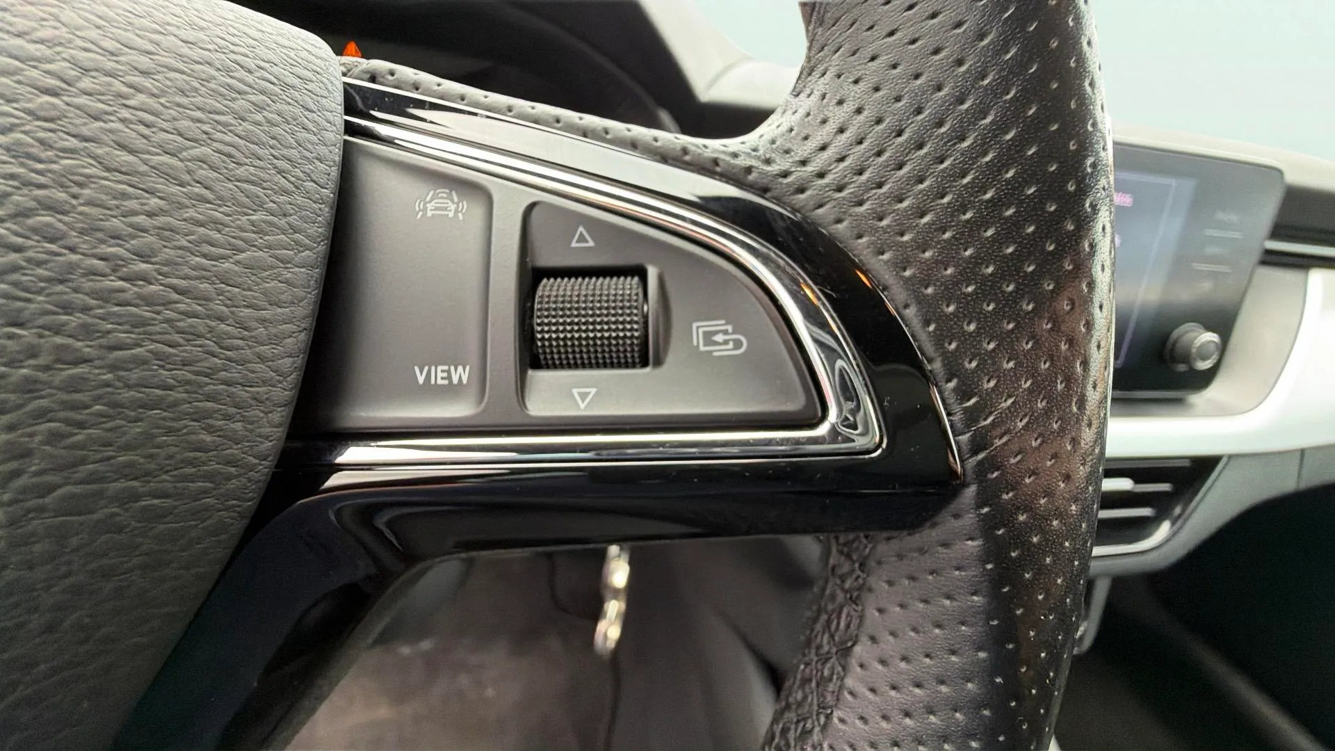 Škoda Scala 1.5 TSI DSG Ambition - foto 19