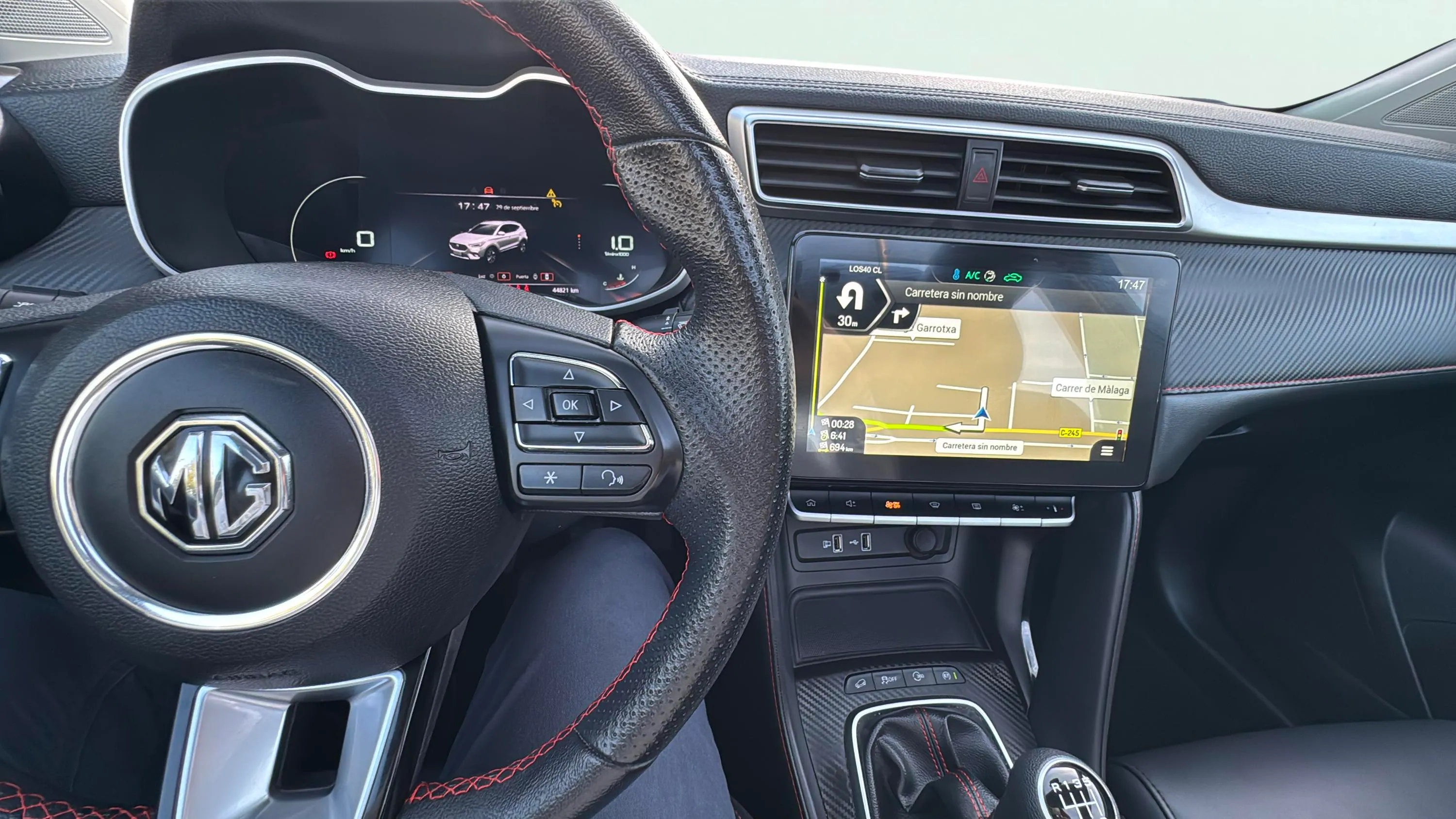 MG ZS 1.0T Luxury - foto 18