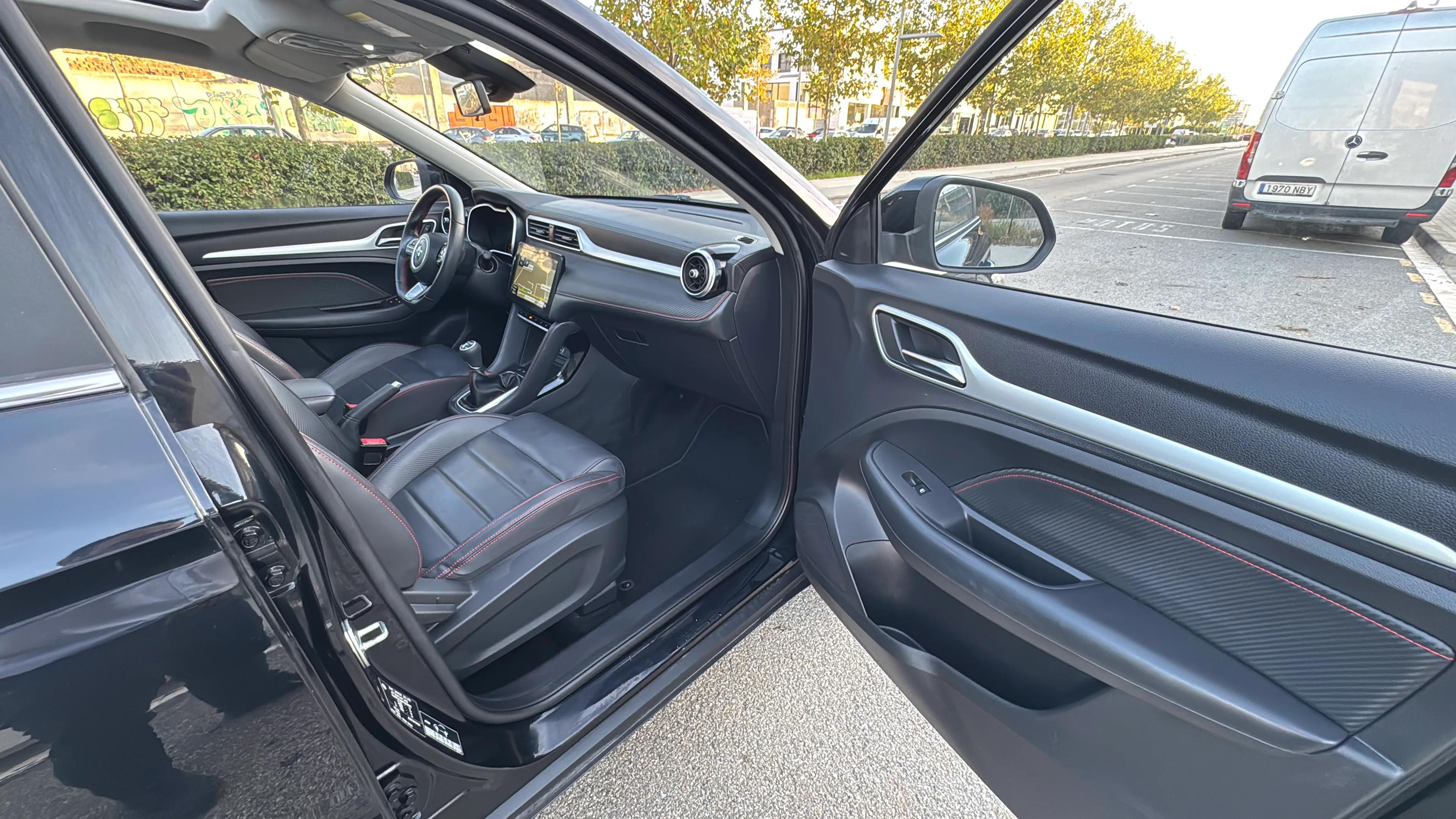MG ZS 1.0T Luxury - foto 28