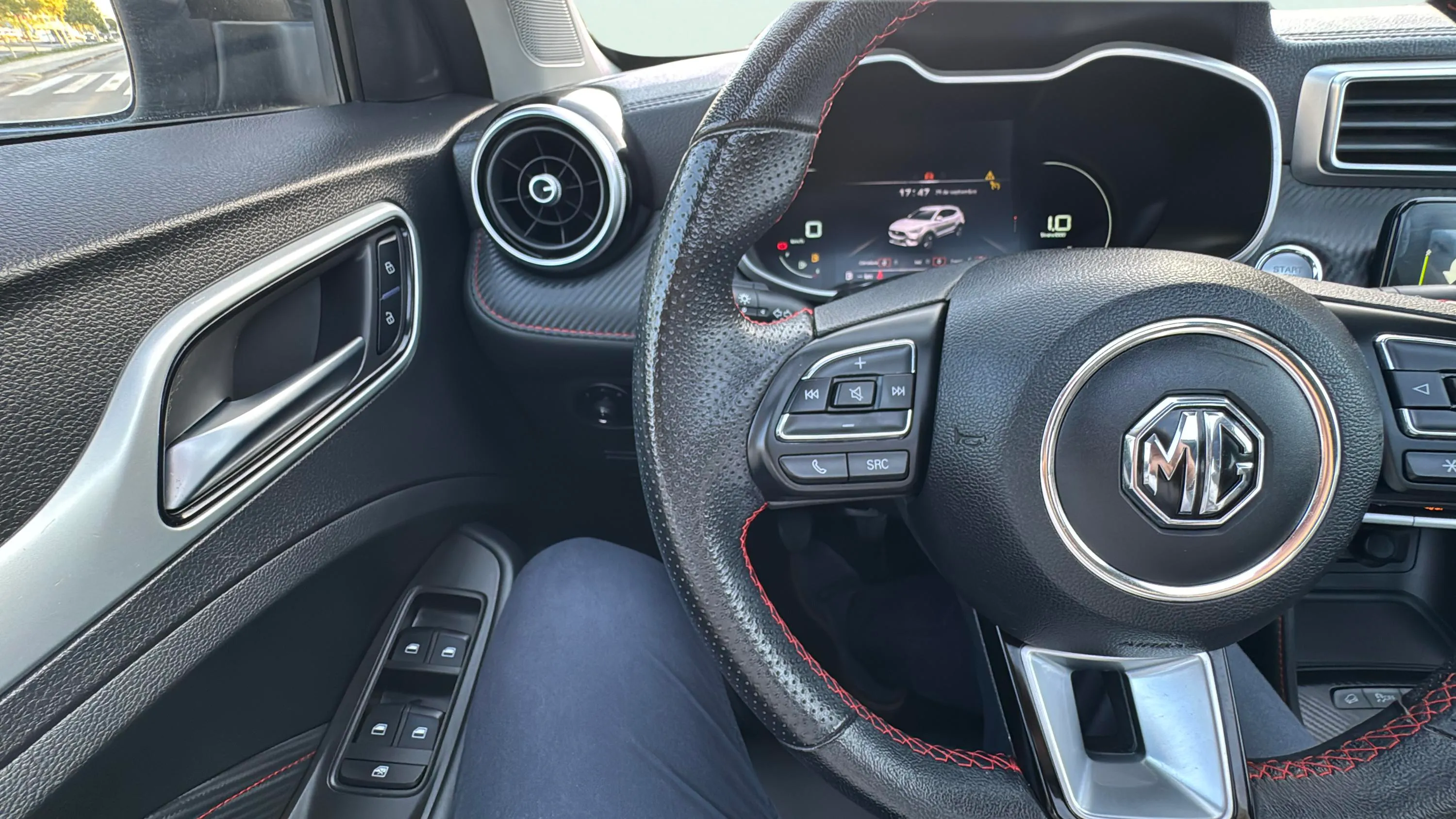 MG ZS 1.0T Luxury - foto 17