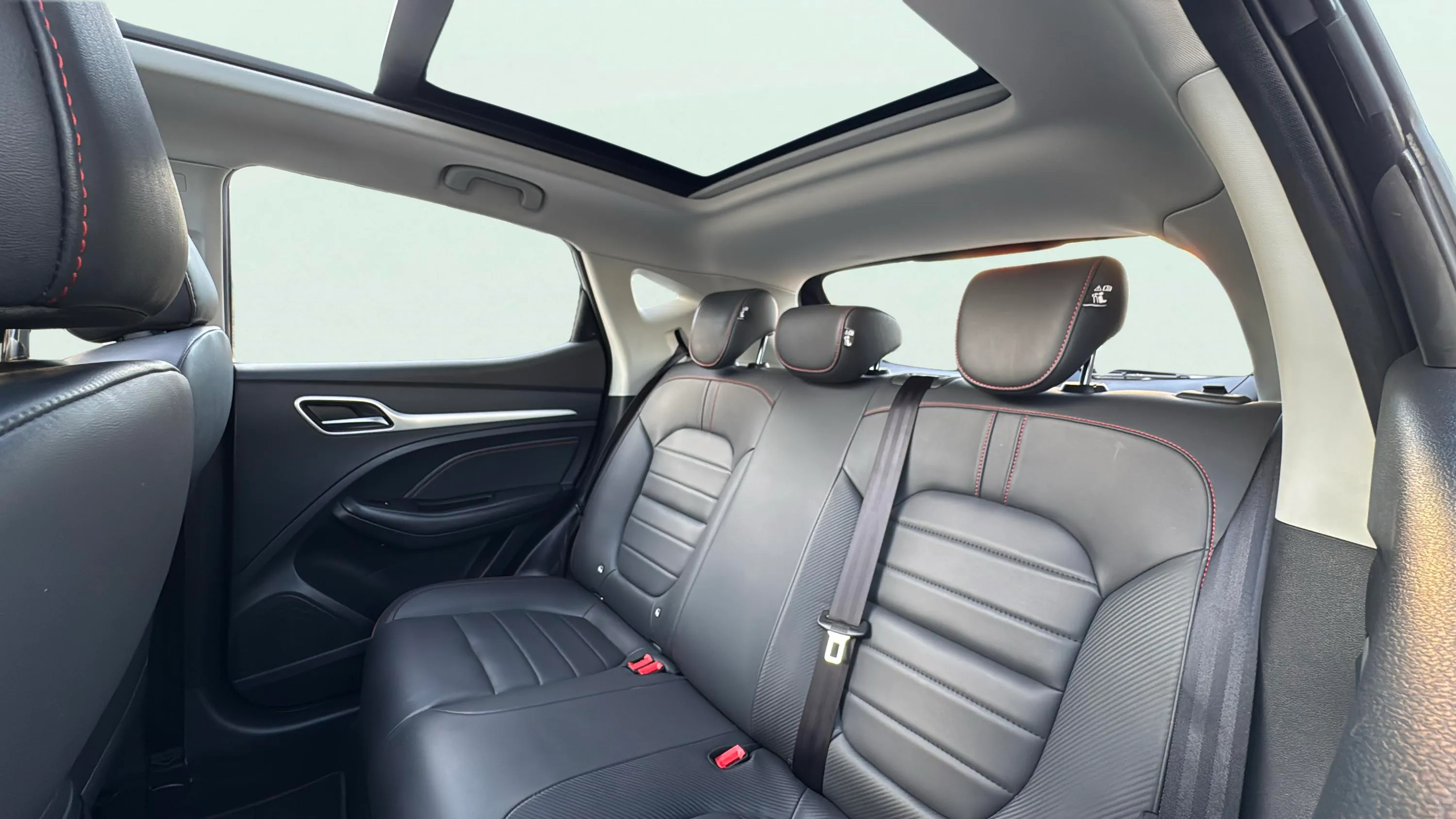 MG ZS 1.0T Luxury - foto 15