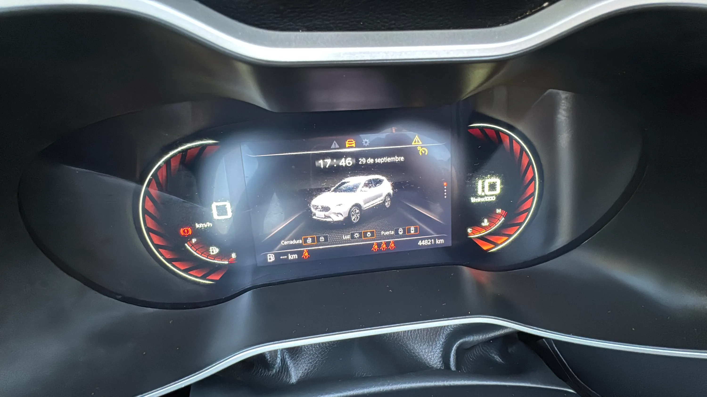 MG ZS 1.0T Luxury - foto 14