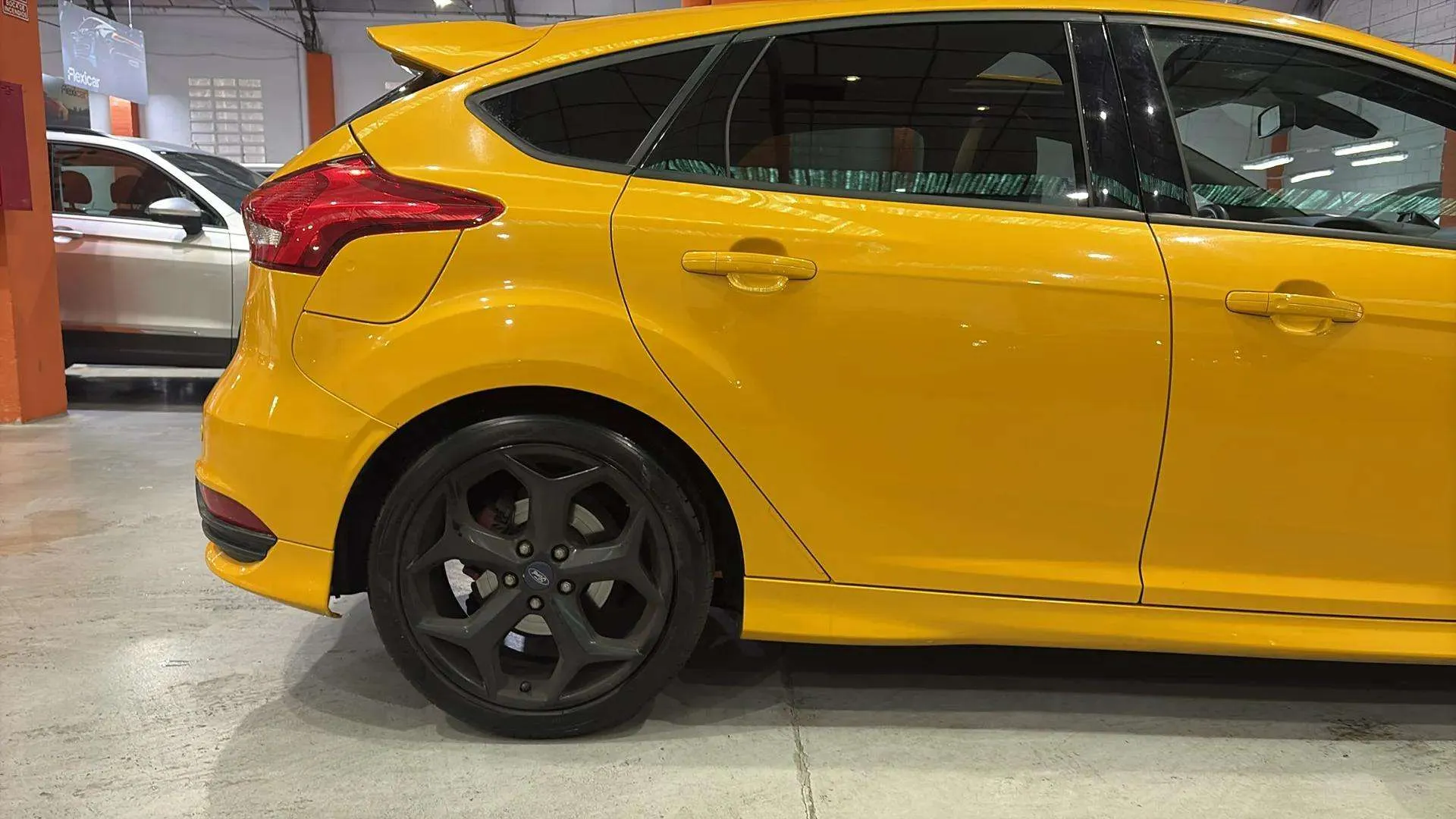 Ford Focus 2.0 EcoBoost A-S-S 250 ST - foto 23