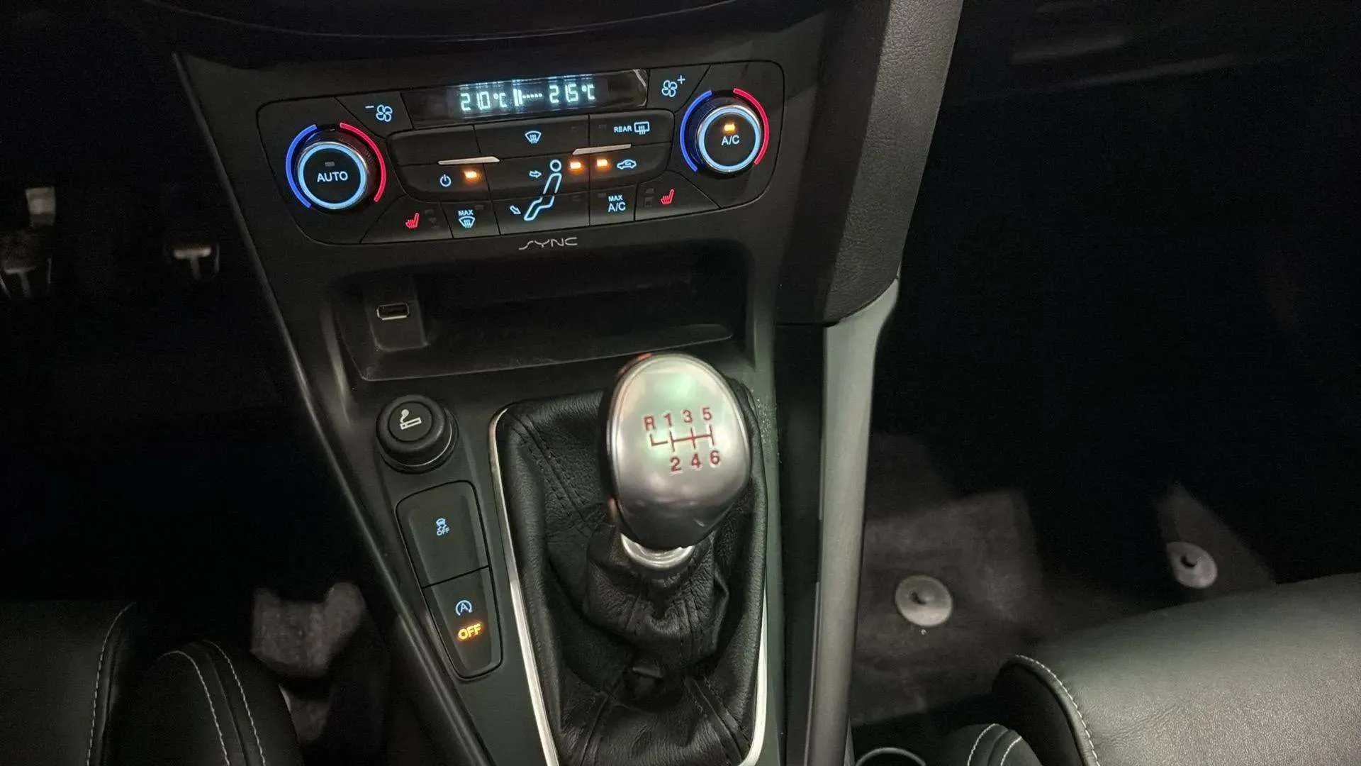 Ford Focus 2.0 EcoBoost A-S-S 250 ST - foto 13