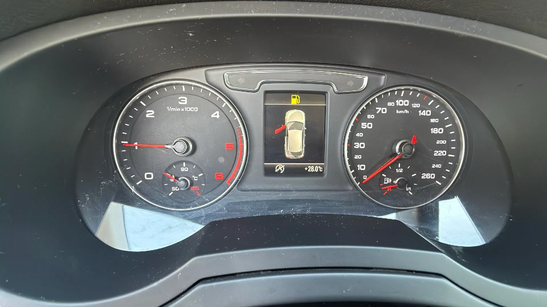 Audi Q3 2.0 TDI - foto 11