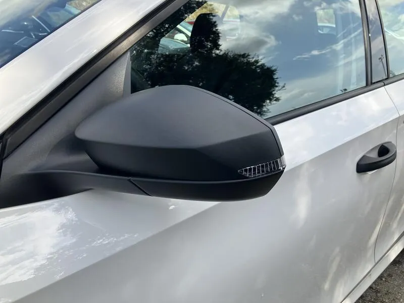 Škoda Fabia Essence 1.0 TSI - foto 25