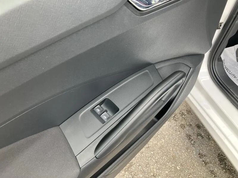 Škoda Fabia Essence 1.0 TSI - foto 12