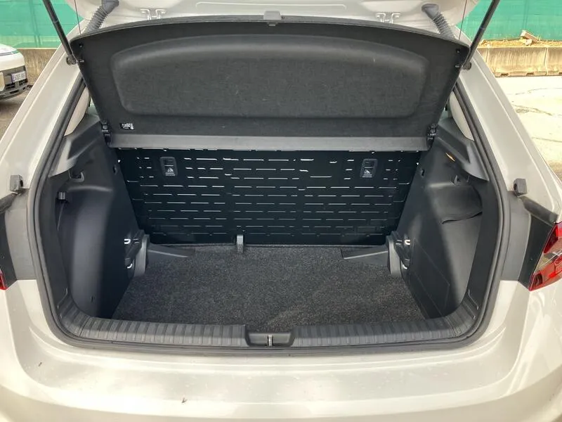 Škoda Fabia Essence 1.0 TSI - foto 31