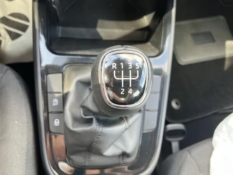Škoda Fabia Essence 1.0 TSI - foto 23