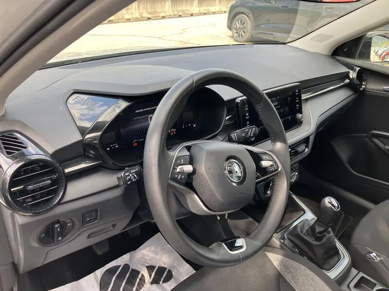 Škoda Fabia Essence 1.0 TSI - foto 10