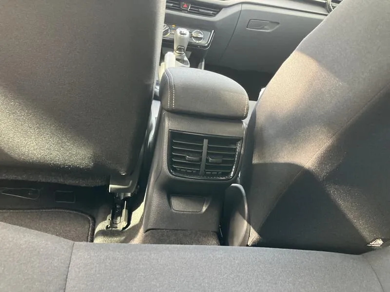 Škoda Fabia Essence 1.0 TSI - foto 28