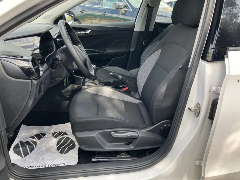 Škoda Fabia Essence 1.0 TSI - foto 13