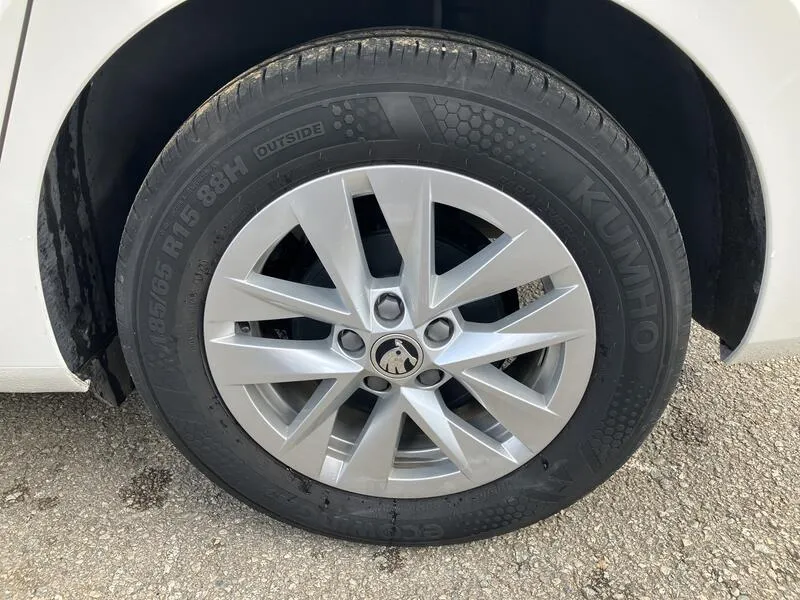 Škoda Fabia Essence 1.0 TSI - foto 29