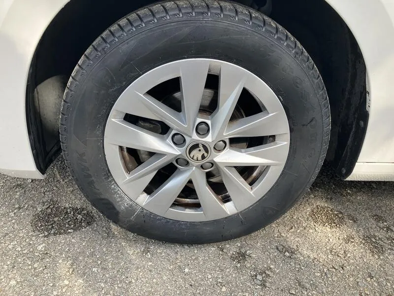Škoda Fabia Essence 1.0 TSI - foto 26
