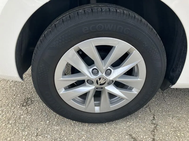 Škoda Fabia Essence 1.0 TSI - foto 34