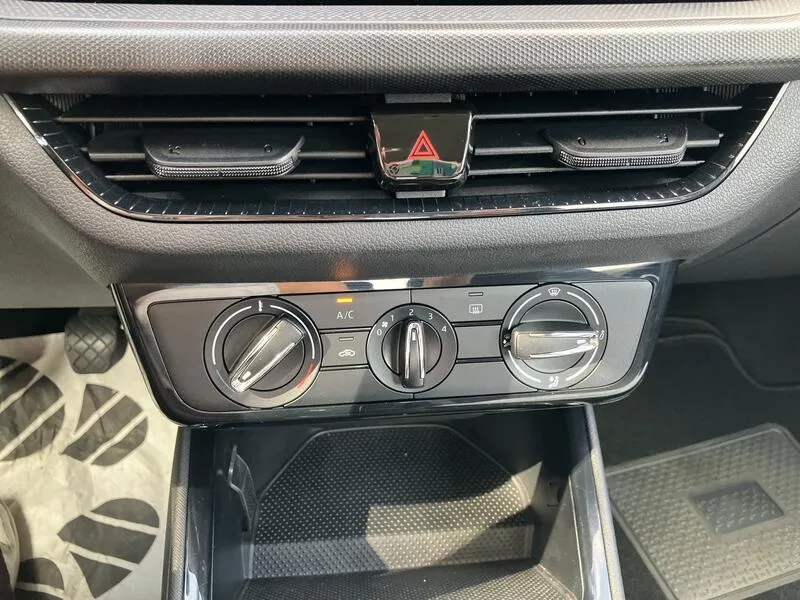 Škoda Fabia Essence 1.0 TSI - foto 22
