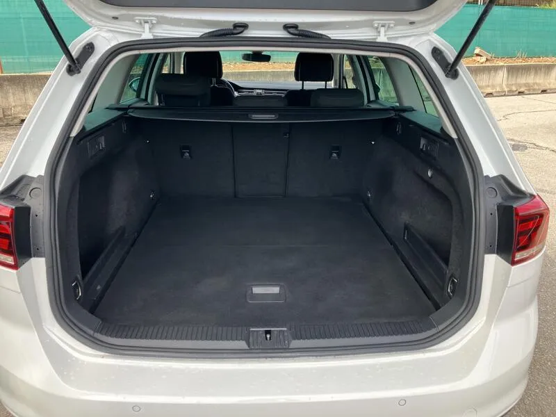 Volkswagen Passat Variant Executive 2.0 TDI - foto 29