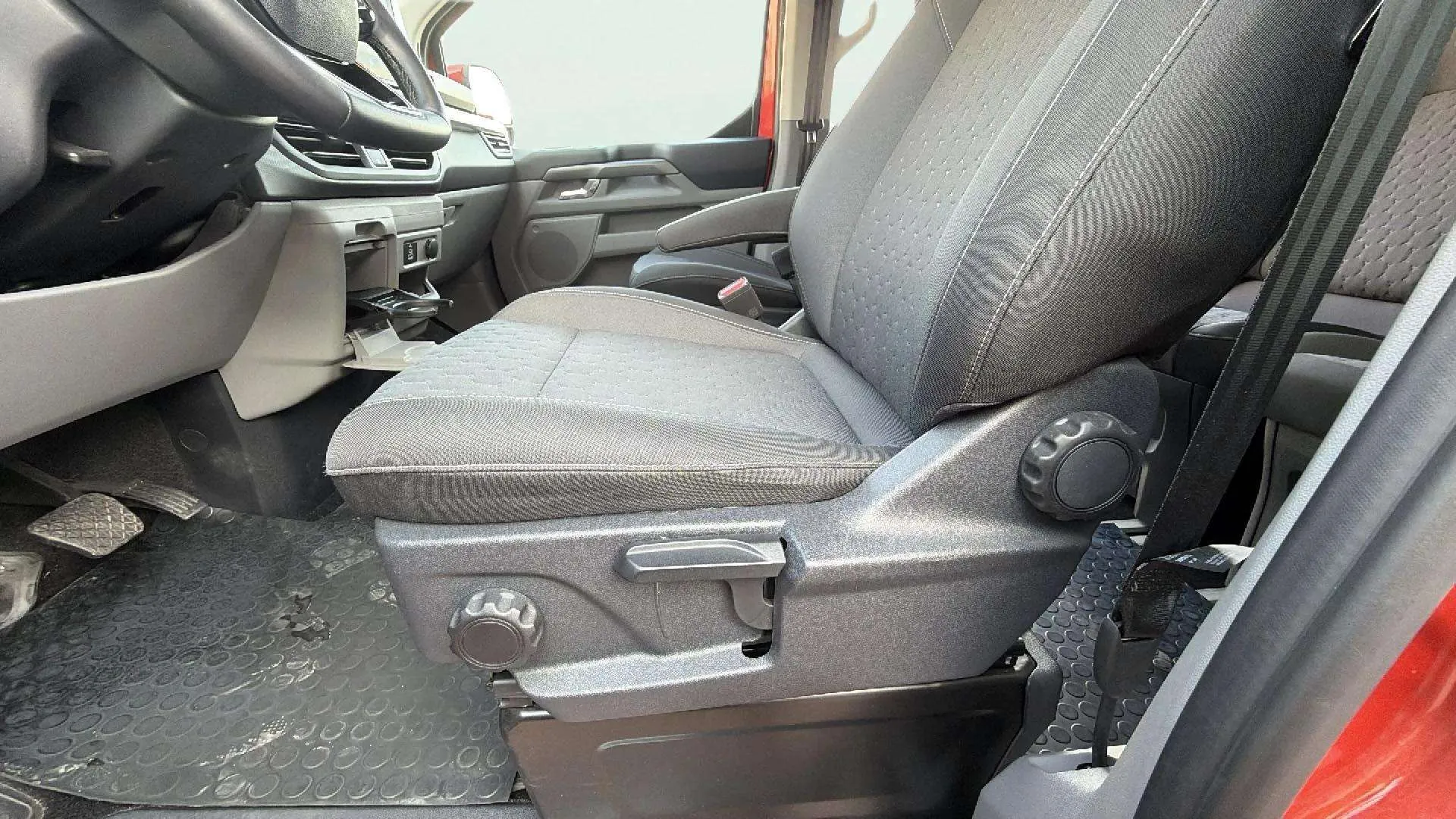 Ford Tourneo Custom 2.0 EcoBlue L1 Active - foto 24