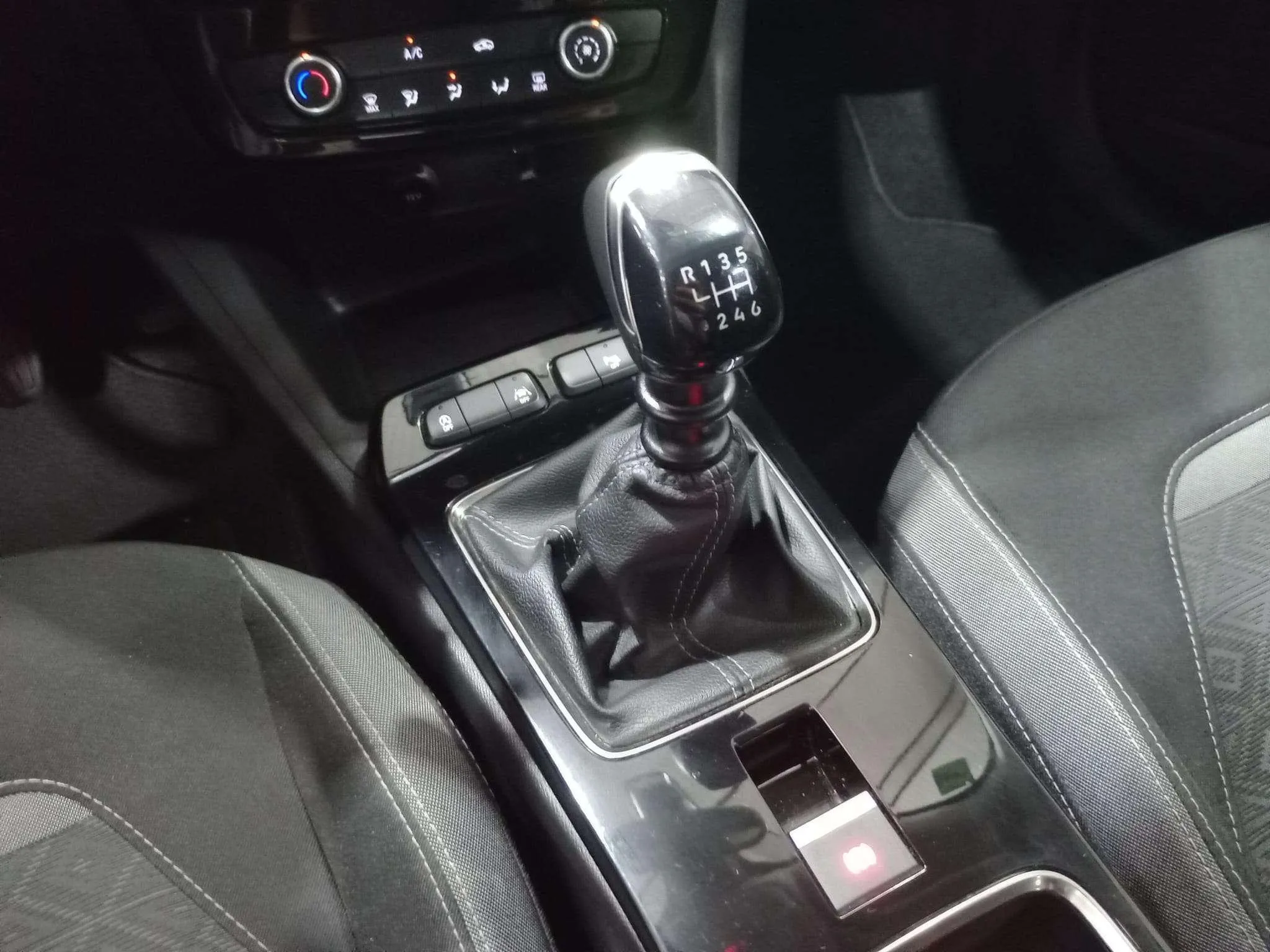 Opel Mokka 1.2 T Business Elegance - foto 22