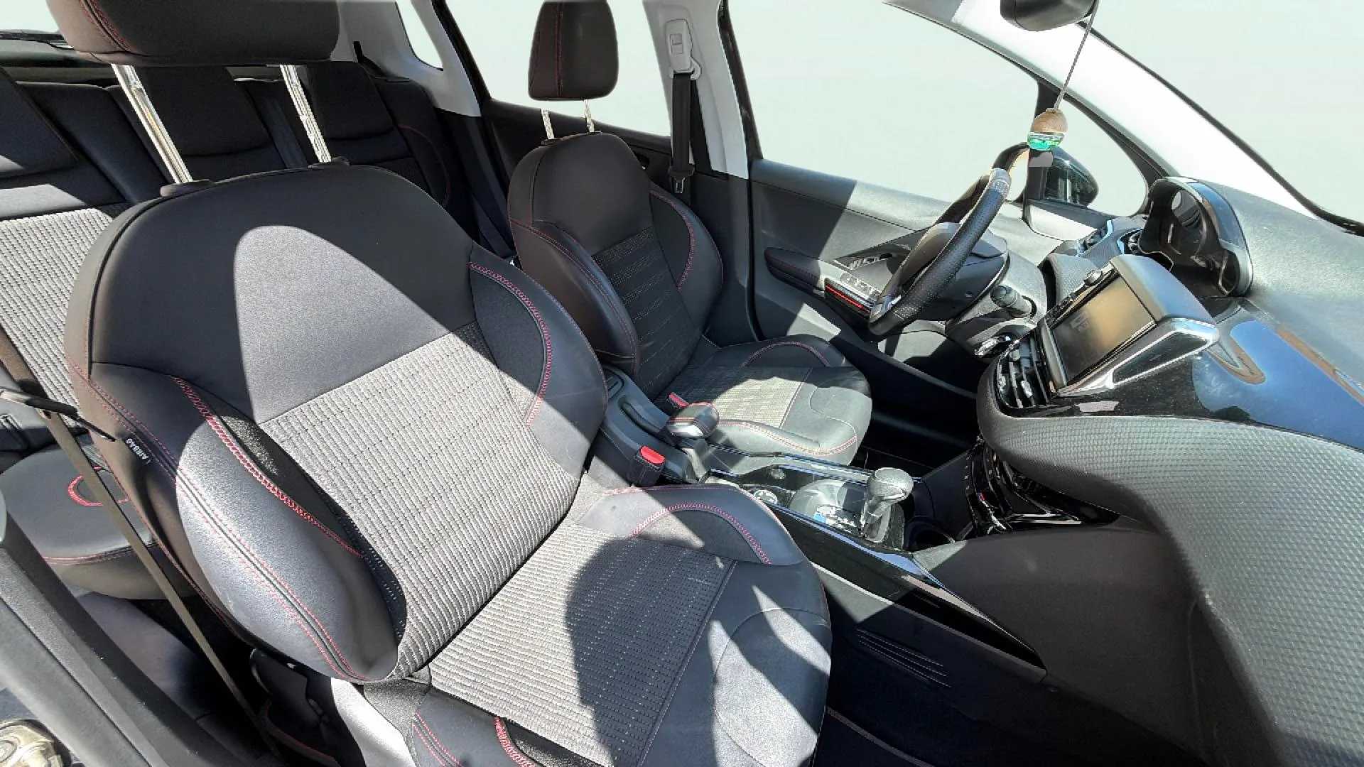 Peugeot 2008 Allure 1.2 PureTech - foto 15