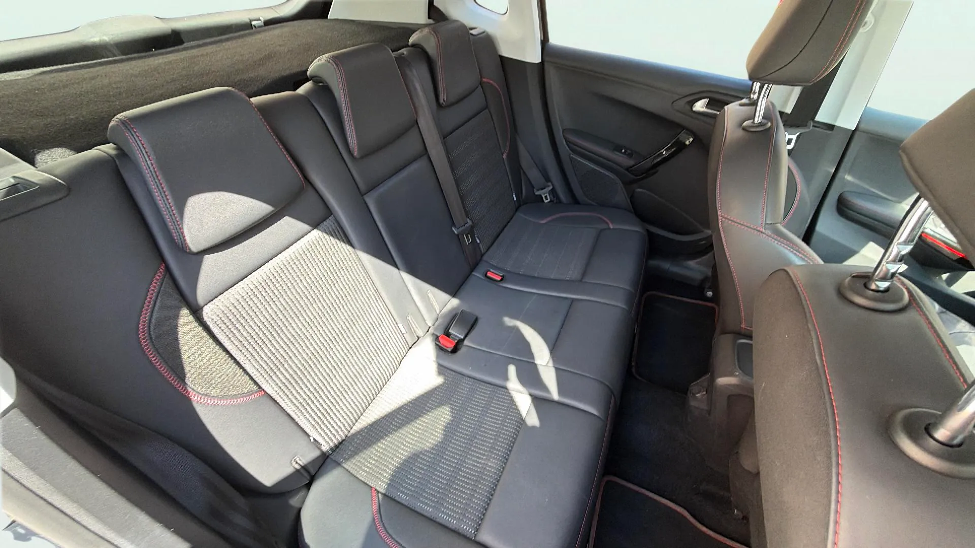 Peugeot 2008 Allure 1.2 PureTech - foto 16
