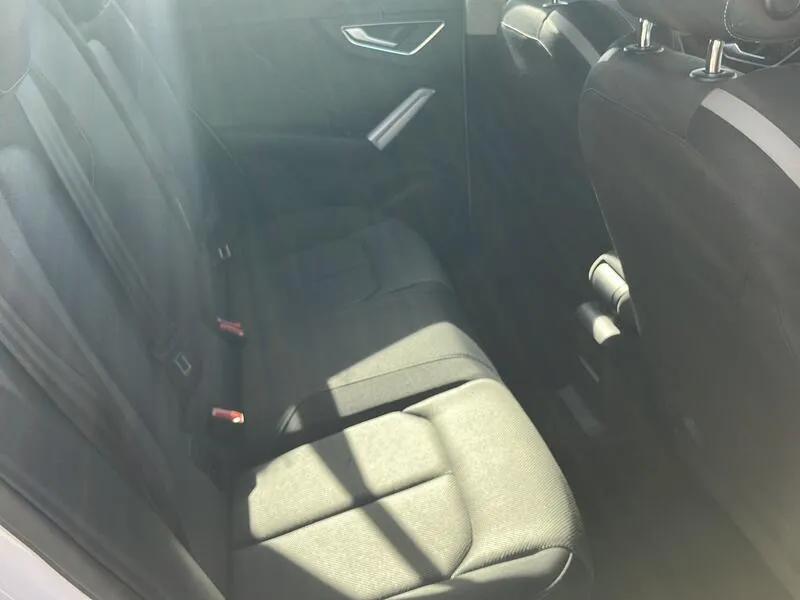 Audi Q2 S line 30 TDI - foto 31