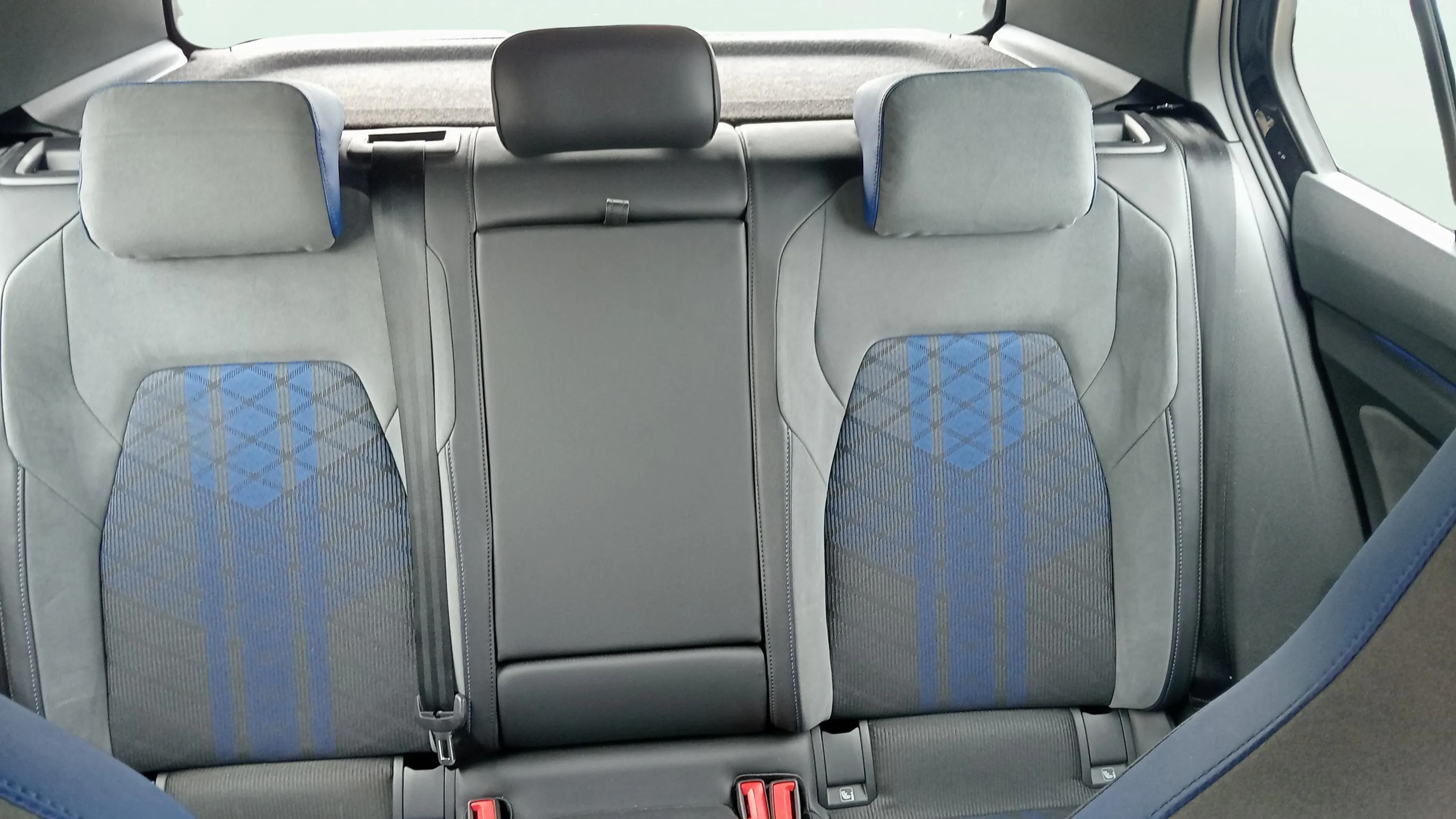 Volkswagen Golf R 2.0 TSI 4Motion DSG - foto 19