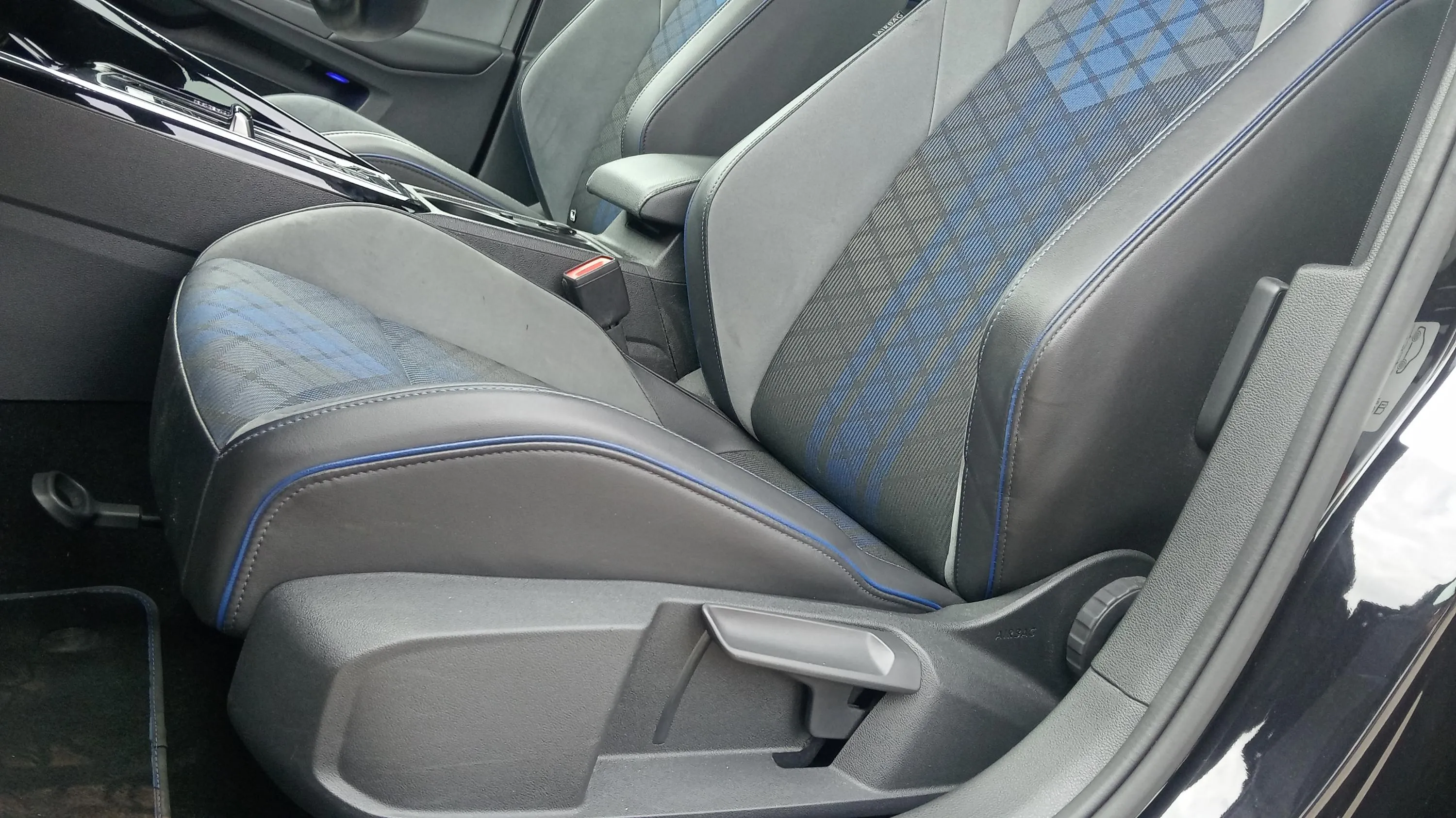 Volkswagen Golf R 2.0 TSI 4Motion DSG - foto 22
